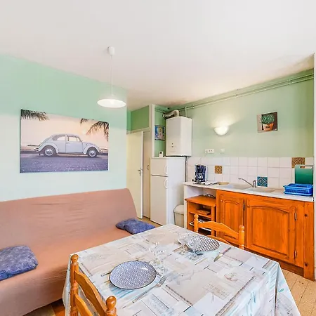 1 Bedroom Lovely Home In Royan *