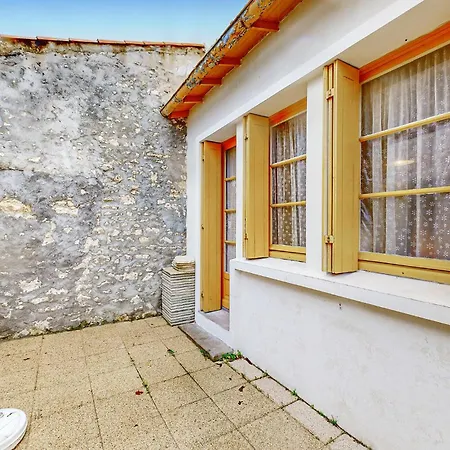 1 Bedroom Lovely Home In Royan