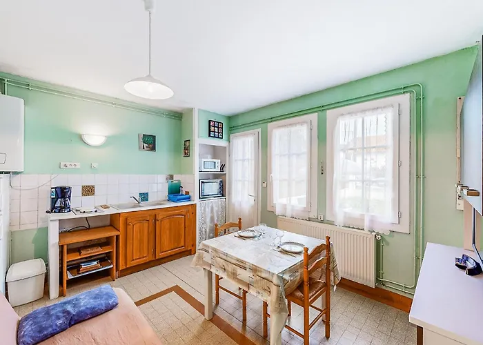 1 Bedroom Beautiful In Σπίτι διακοπών Ρουαγιάν